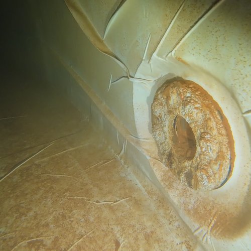 Sprinklertank-Inspektion: Stahltank, 5 Jahre – Flansch Korrosion Ablagerungen Bodensicht